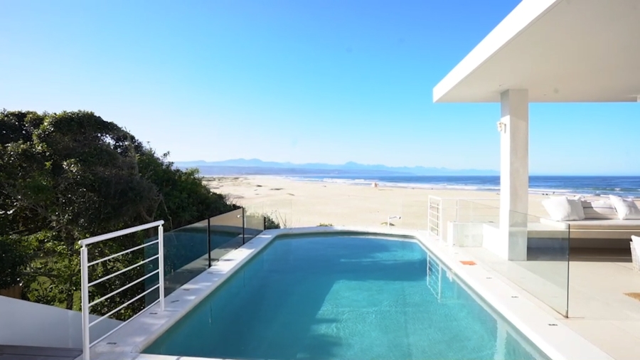 7 Bedroom Property for Sale in Lookout Beach Western Cape